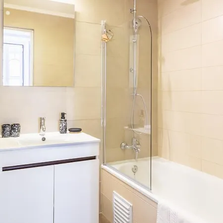 Brand New! 3-Bedroom Apartment With Private Sunny Patio In Cacilhas! Almada Exterior photo