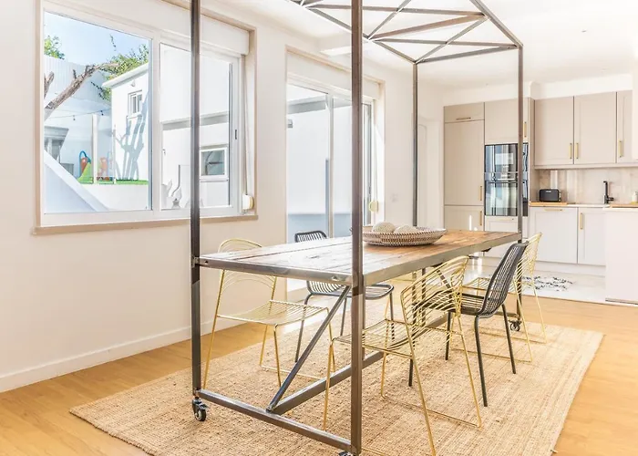 Brand New! 3-Bedroom Apartment With Private Sunny Patio In Cacilhas!