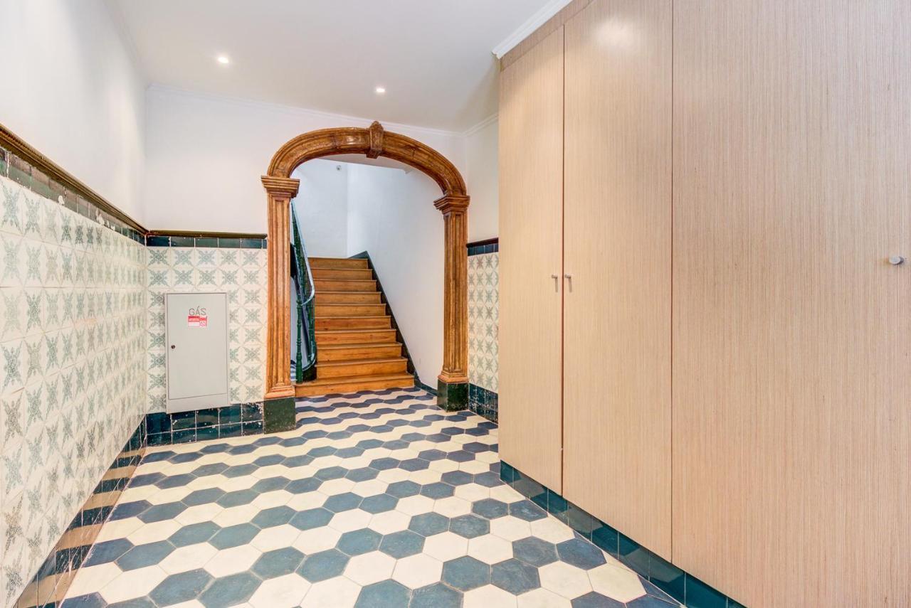 Brand New! 3-bedroom With Private Sunny Patio In Cacilhas!