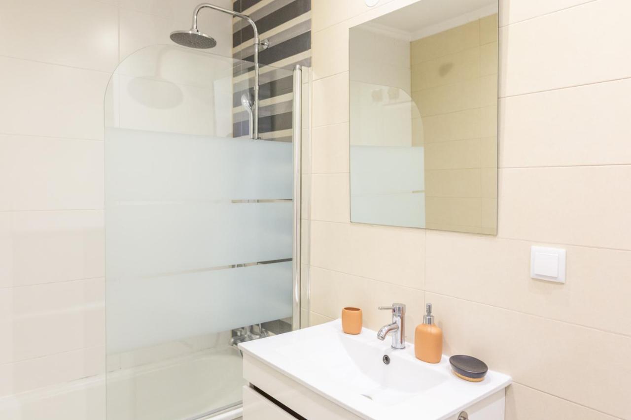 Brand New! 3-bedroom With Private Sunny Patio In Cacilhas! Apartment