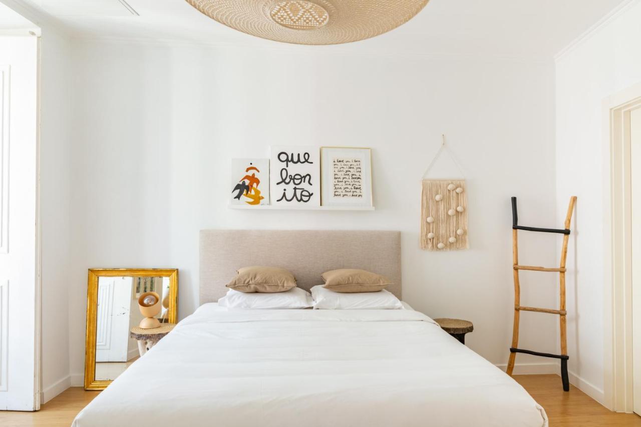 Brand New! 3-bedroom With Private Sunny Patio In Cacilhas!