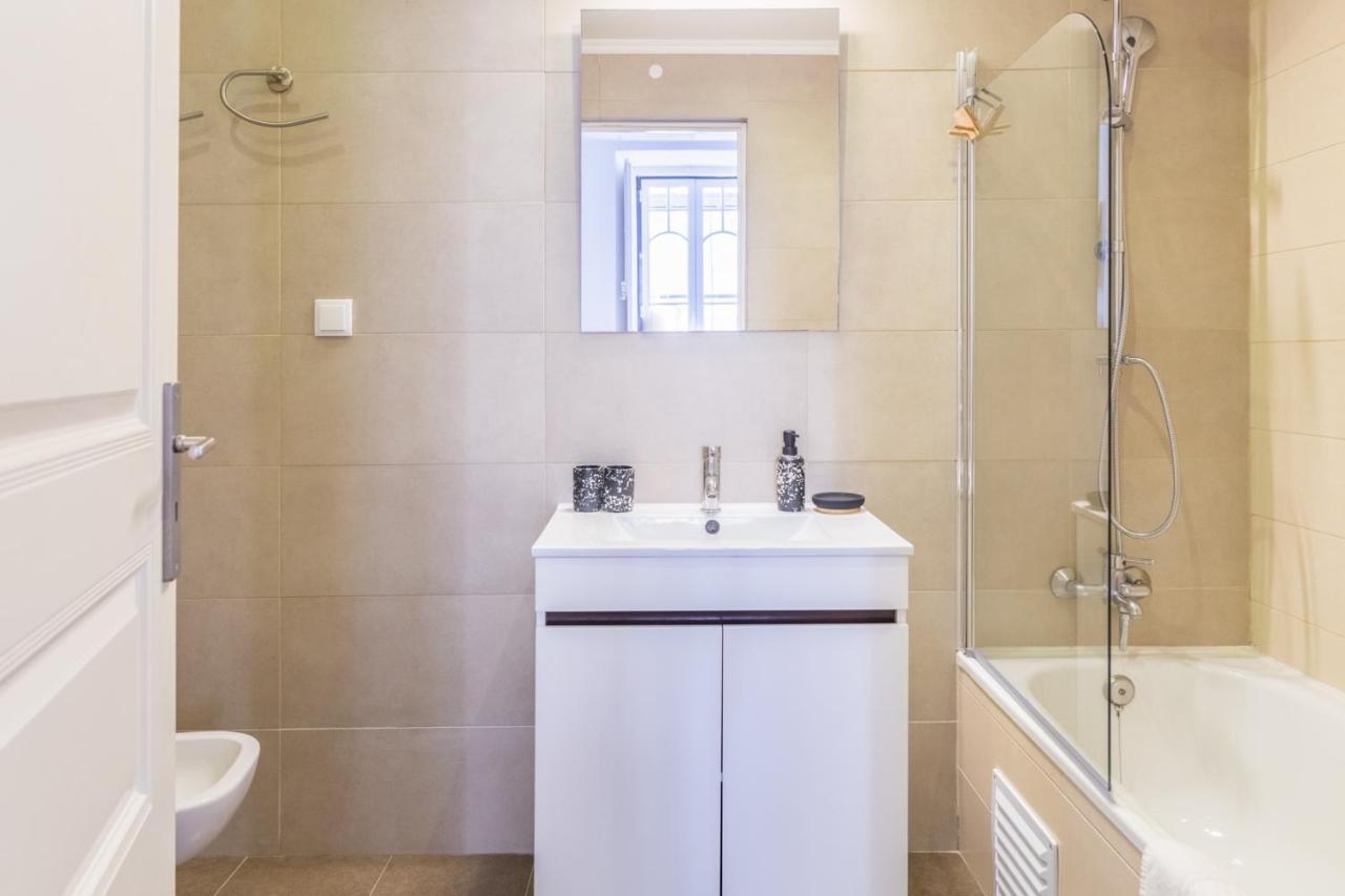 Apartment Brand New! 3-bedroom With Private Sunny Patio In Cacilhas! *