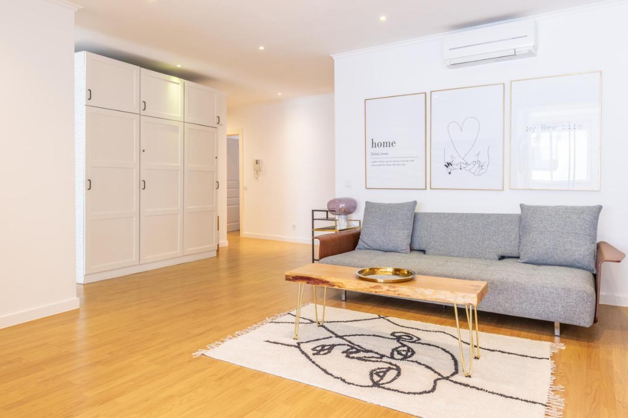 Brand New! 3-bedroom With Private Sunny Patio In Cacilhas! Apartment