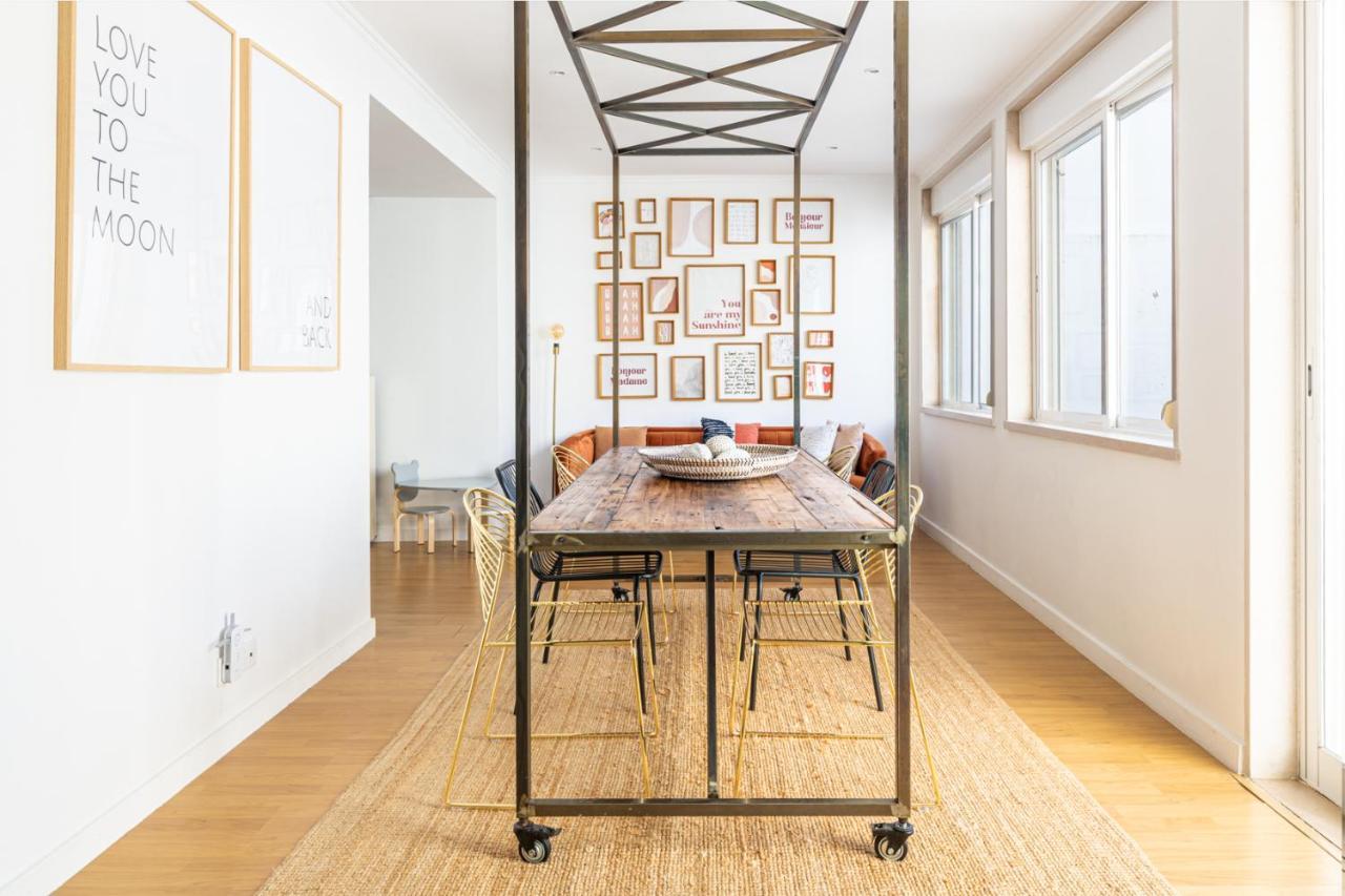 Apartment Brand New! 3-bedroom With Private Sunny Patio In Cacilhas! Almada