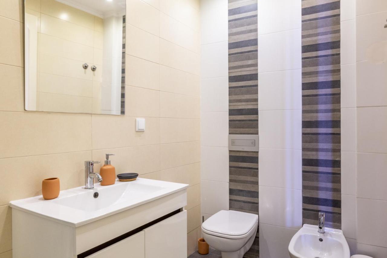 Apartment Brand New! 3-bedroom With Private Sunny Patio In Cacilhas!