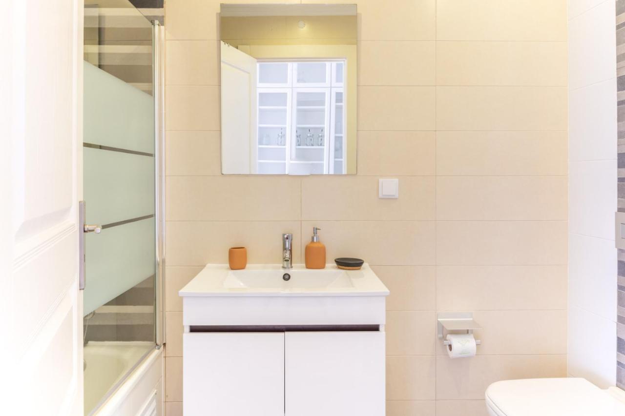 Brand New! 3-bedroom With Private Sunny Patio In Cacilhas! Apartment