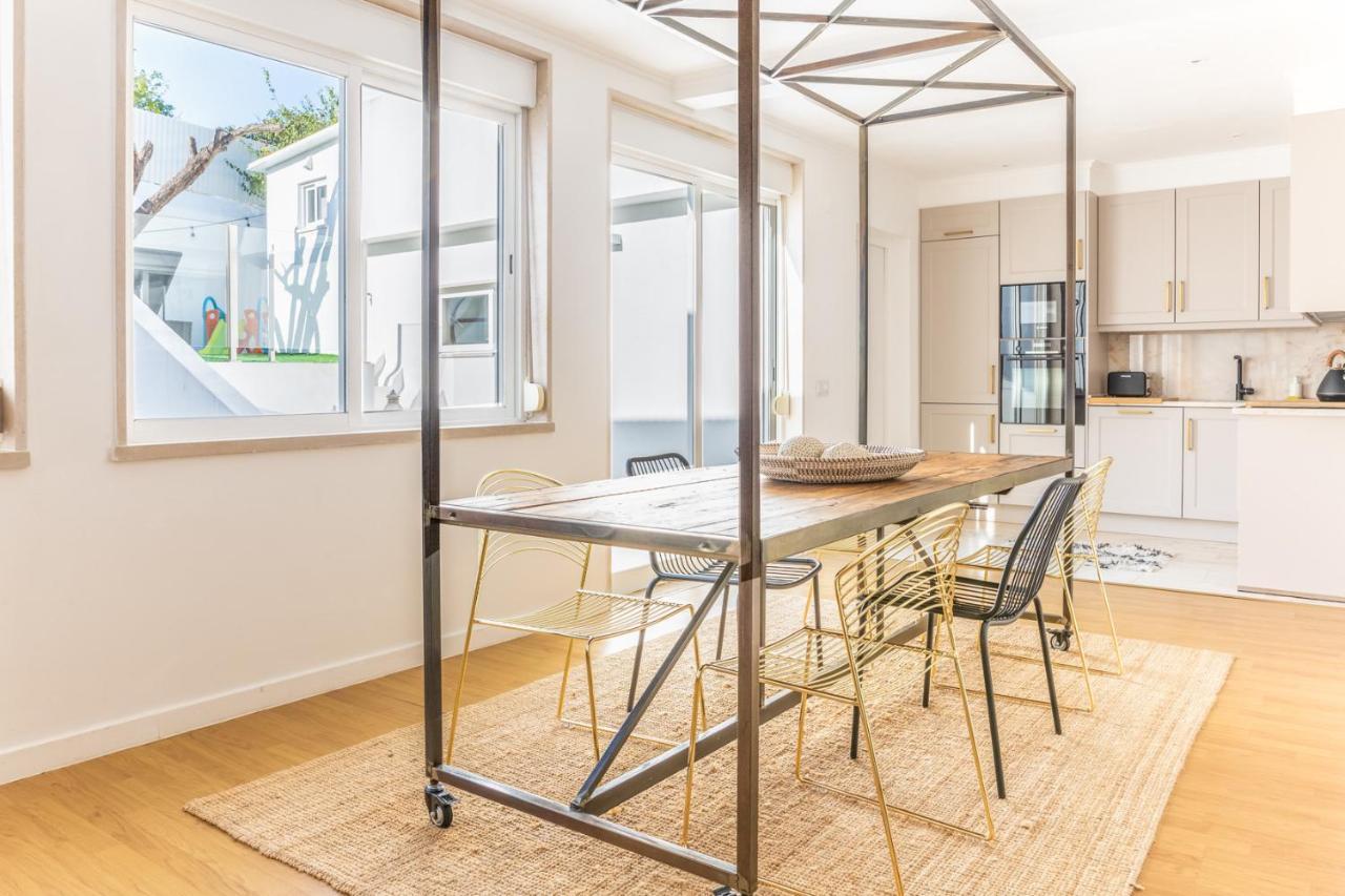 Brand New! 3-bedroom With Private Sunny Patio In Cacilhas! * Almada