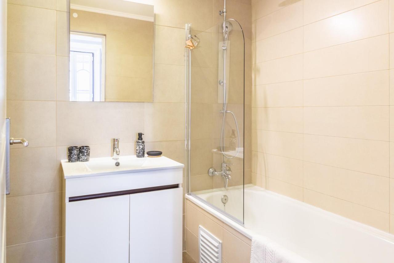 Brand New! 3-bedroom With Private Sunny Patio In Cacilhas! Apartment *