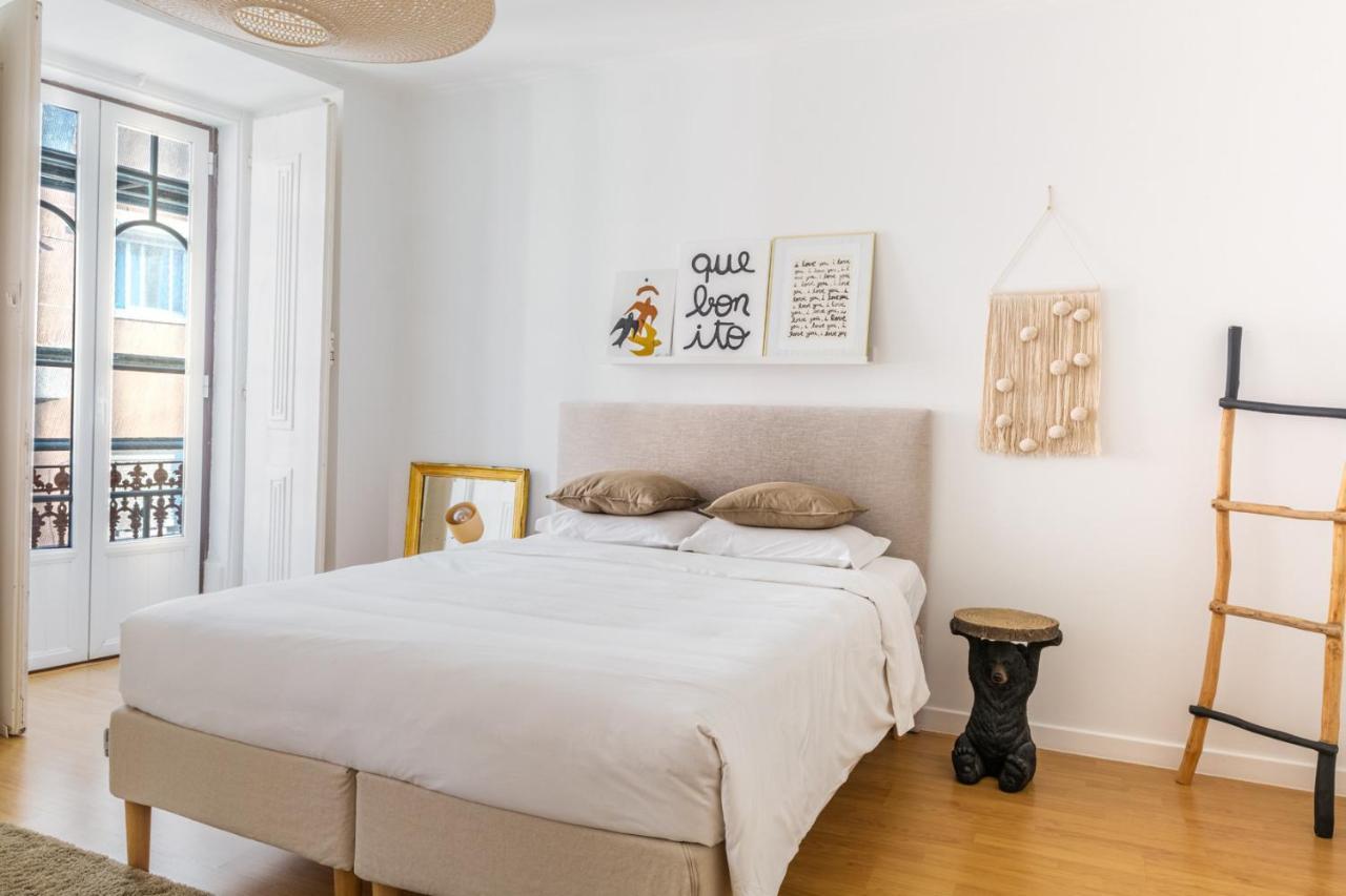 Apartment Brand New! 3-bedroom With Private Sunny Patio In Cacilhas!