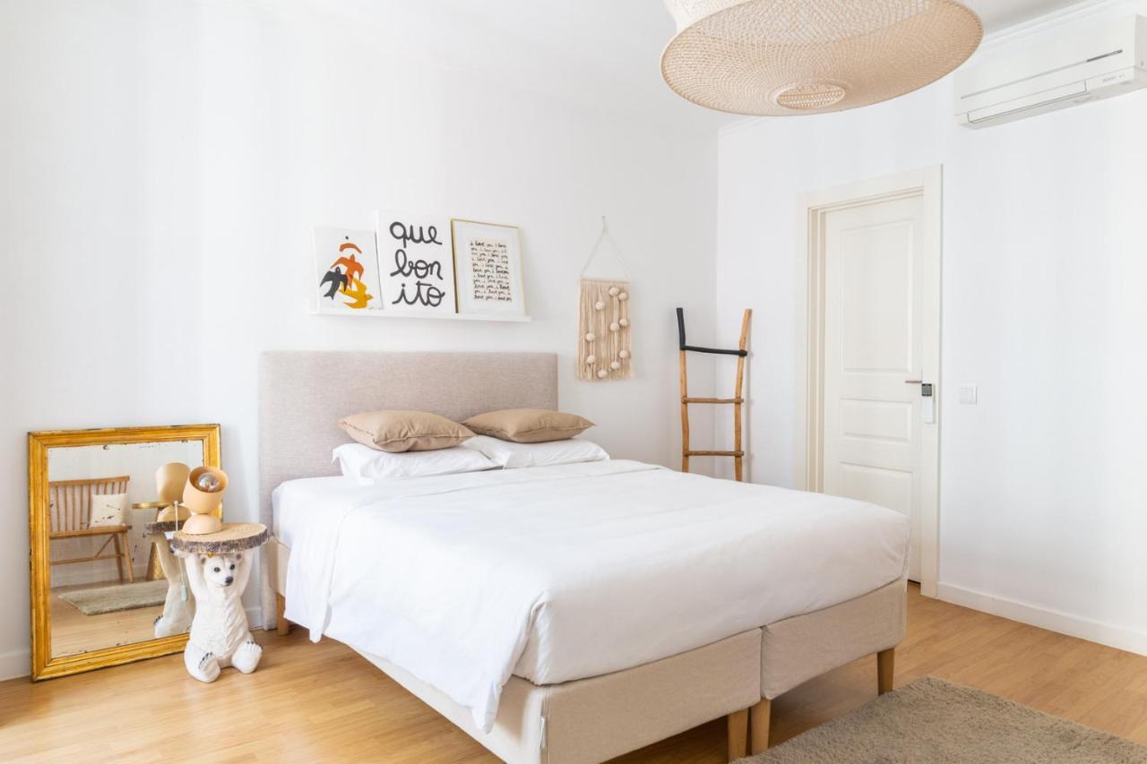 Brand New! 3-bedroom With Private Sunny Patio In Cacilhas! Apartment Almada