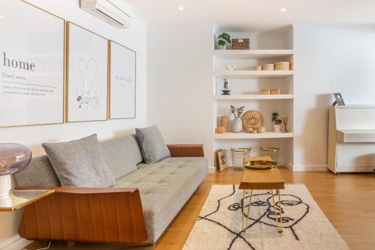 Apartment Brand New! 3-bedroom With Private Sunny Patio In Cacilhas! Almada