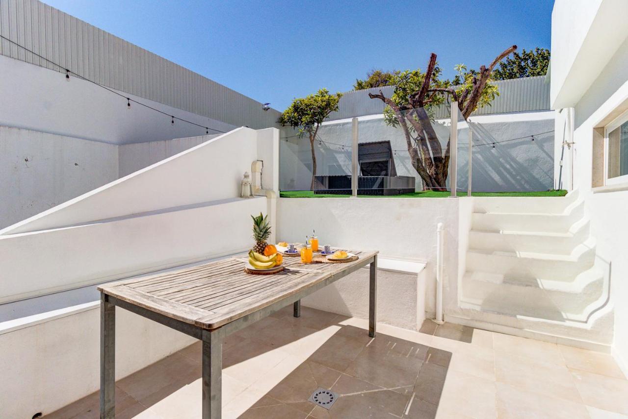 Apartment Brand New! 3-bedroom With Private Sunny Patio In Cacilhas!