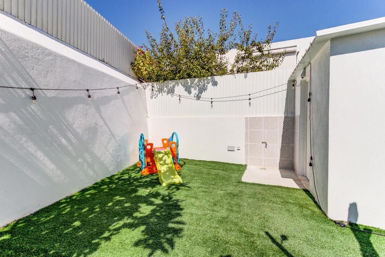 Brand New! 3-bedroom With Private Sunny Patio In Cacilhas! Almada