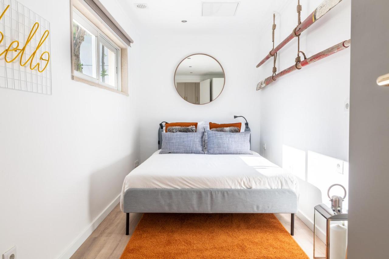 Apartment Brand New! 3-bedroom With Private Sunny Patio In Cacilhas! Almada